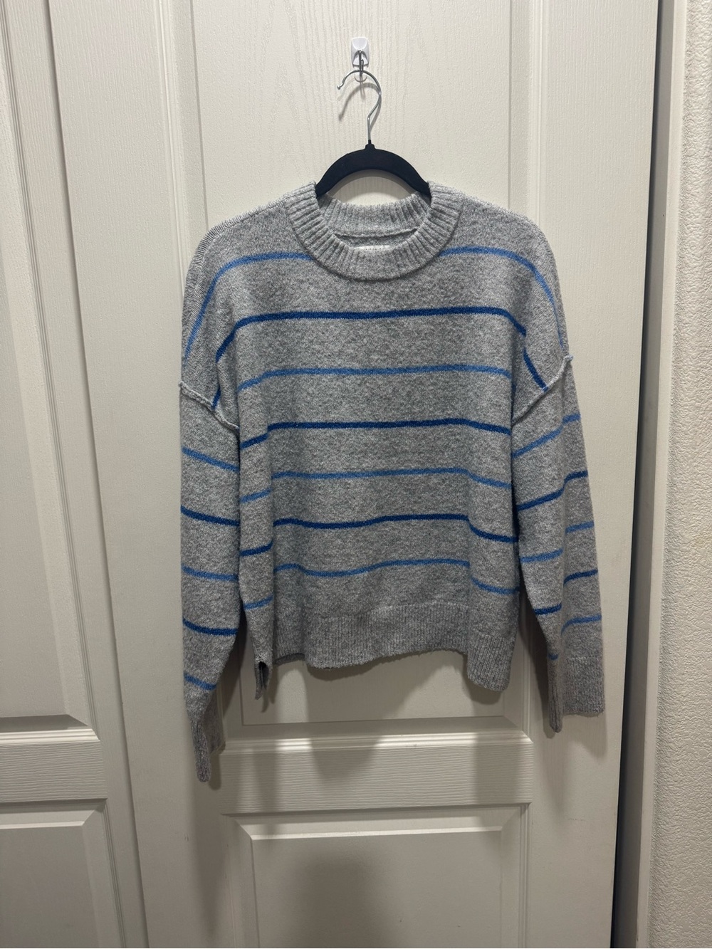 American Eagle Gray Blue Striped Oversized Sweater M